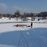 "Dej pozór co niy ujedziesz" - pokaz ratownictwa na lodzie 