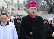 Biskup Piotr Jarecki zaznaczył, że powołanie do życia konsekrowanego jest bezinteresownym darem Boga