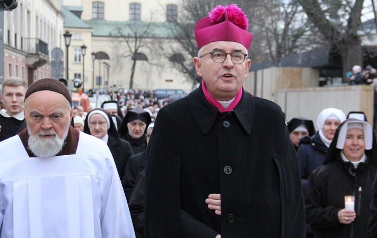 Biskup Piotr Jarecki zaznaczył, że powołanie do życia konsekrowanego jest bezinteresownym darem Boga