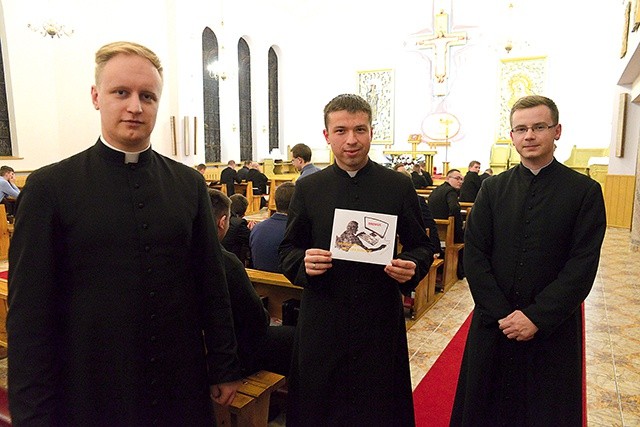 Alumni (od lewej): Karol Dobrasiewicz, Piotr Morawski i Michał Kopciński zachęcają  do przysyłania próśb.