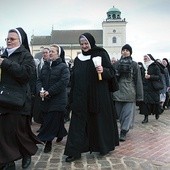 ▲	Przejście w procesji  do bazyliki archikatedralnej.