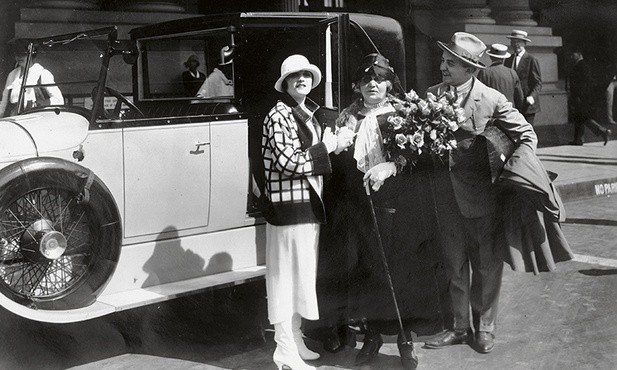 Pola Negri wraz z matką Eleonorą Chałupiec w Kalifornii w 1925 roku.