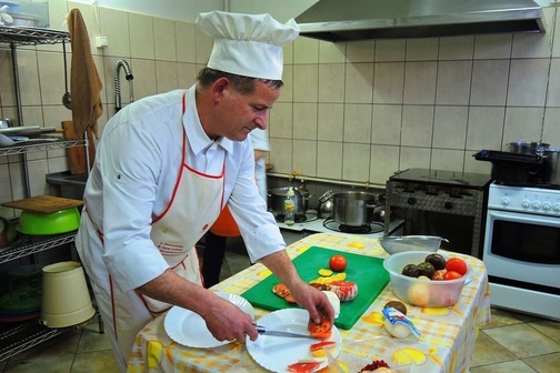 Szef kuchni - Mirosław Kohut przy pracy