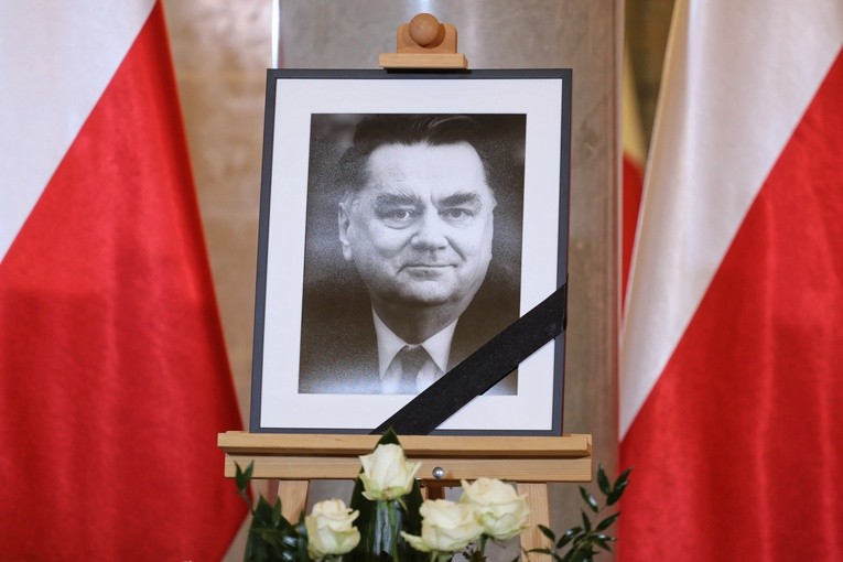Prezydent: Uważam za konieczne zarządzenie żałoby narodowej w związku ze śmiercią Olszewskiego
