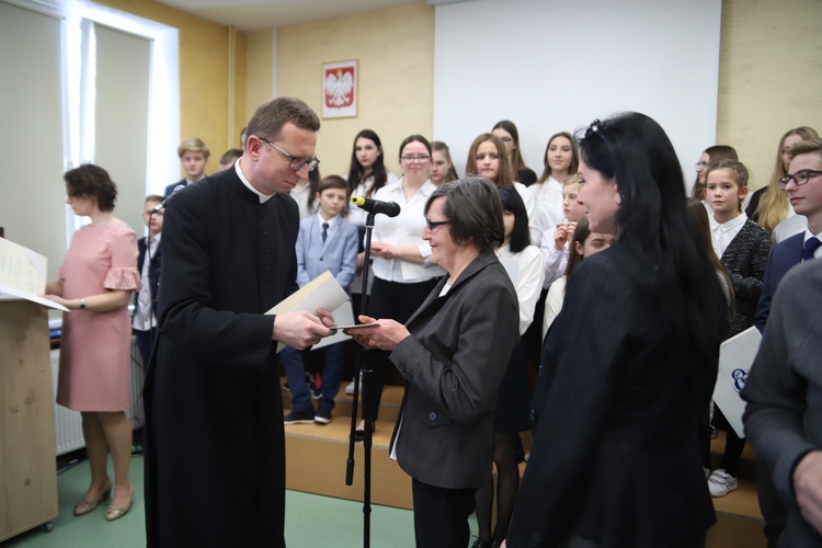Poświęcenie katolickiej szkoły podstawowej w Rabce