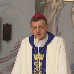 Bp Roman Pindel u chorych w szpitalu w Oświęcimiu