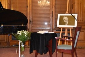 Księga kondolencyjna w Willi Caro w Gliwicach