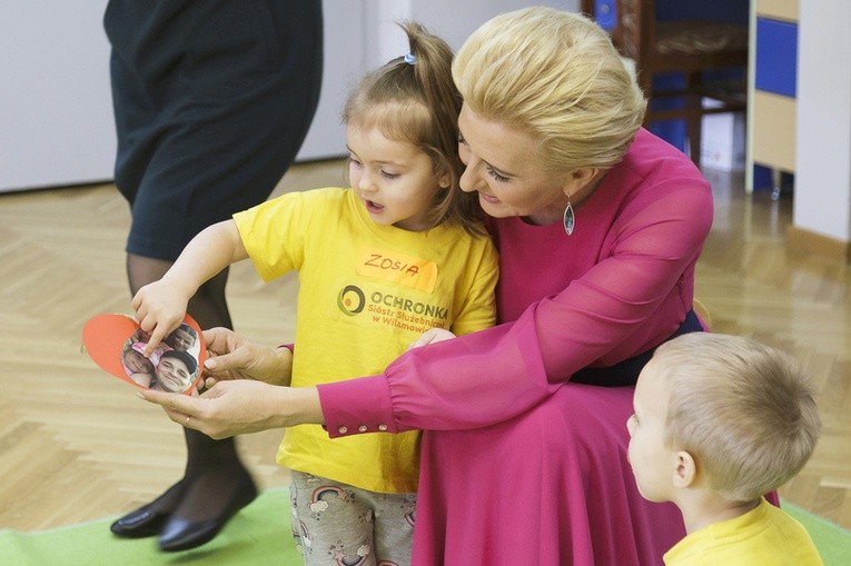 Małżonka prezydenta Agata Kornnhauser-Duda podczas spotkania z przedszkolakami