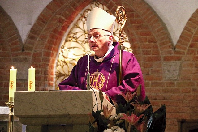 Od marca 1994 r. biskupa Jacka prowadzą słowa „Veritas Christi liberat”.