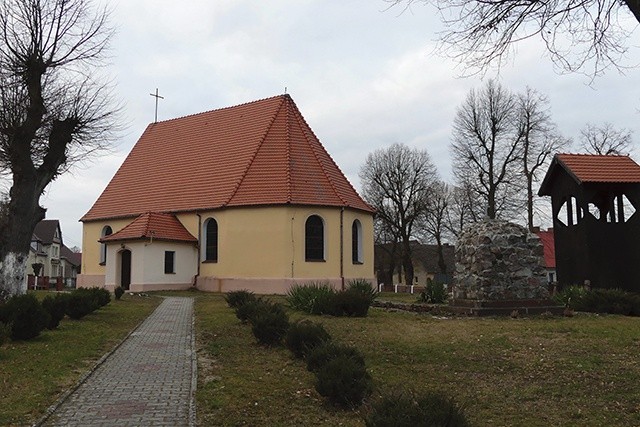 ▲	Chlebowski kościół  pw. św. Józefa Oblubieńca NMP jest wpisany na listę zabytków Narodowego Instytutu Dziedzictwa.