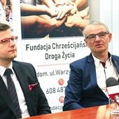 Do włączenia się w akcję zachęcają Zbigniew Ciesielski (z prawej) i Jerzy Zawodnik.