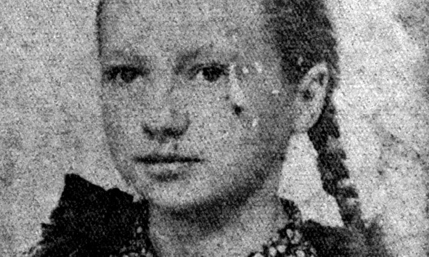 Zdjęcie wykonane w 1939 roku. Mieczysława skończyła 9. rok życia