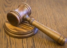 Francja: wyrok za fałszywe oskarżenie księdza o pedofilię﻿