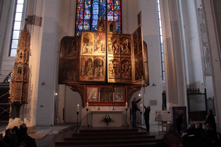 Odsłonięto ołtarz Koronacji Najświętszej Marii Panny