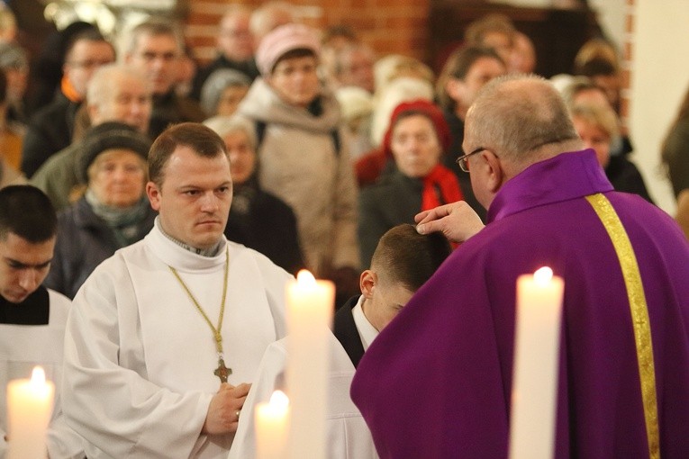 Popsypanie głów popiołem w Katedrze Legnickiej