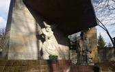 Odnowiono zniszczone kaplice i figury na Kalwarii Panewnickiej