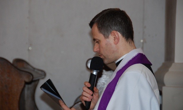 Modlitwę poprowadził ks. Radosław Czarniak