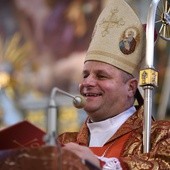 Bp Leszkiewicz głosi homilię