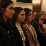 Młodzież bierzmowana solidarna z prześladowanymi chrześcijanami