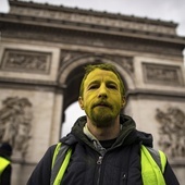Francja: według MSW na ulice wyszło 7 tys. "żółtych kamizelek"