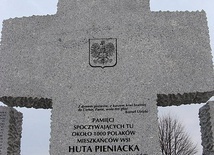 Pomnik upamiętniajacy ofiary UPA w Hucie Pieniackiej
