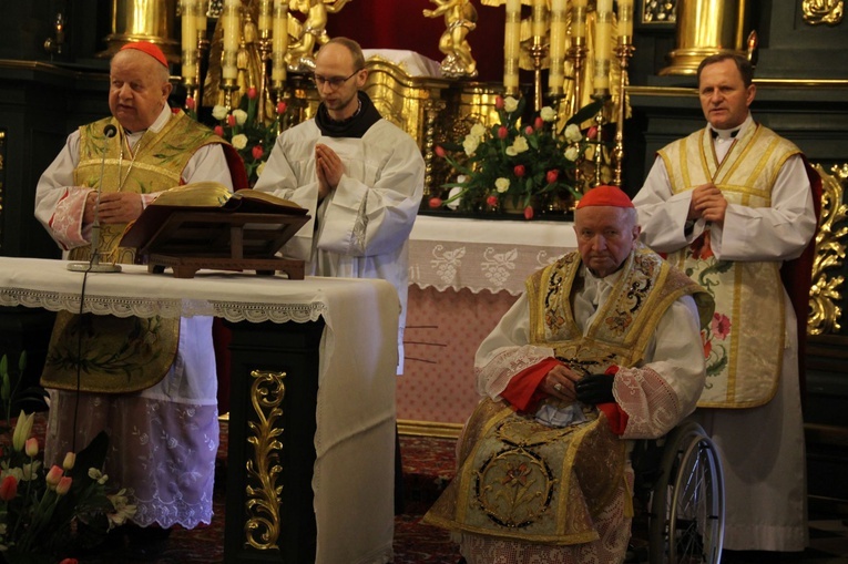 Kard. Stanisław Dziwisz przyjął sakrę biskupią z rąk Jana Pawła II 19 marca 1998 roku.