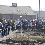 Droga Krzyżowa w intencji trzeźwości w KL Birkenau - 2019