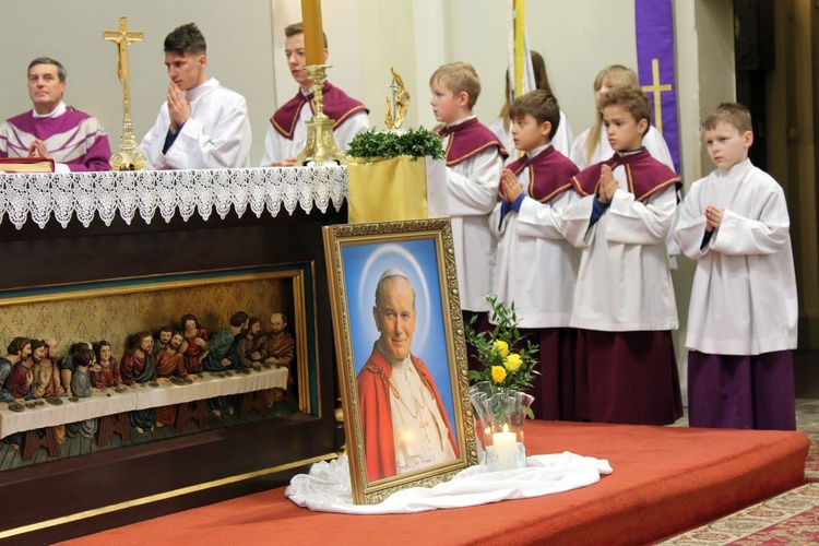 Relikwie św. Jana Pawła II dla zabrzańskiej parafii