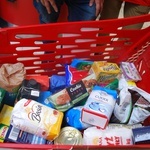Zbiórka żywności przez Caritas 