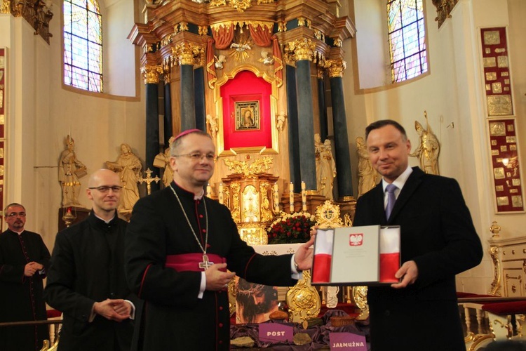 Prezydent Rzeczypospolitej Polskiej w sanktuarium Matki Bożej Cierpliwie Słuchającej w Rokitnie 