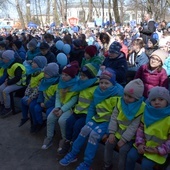 Niebieski kolor był znakiem solidarności z osobami dotkniętymi przez autyzm.