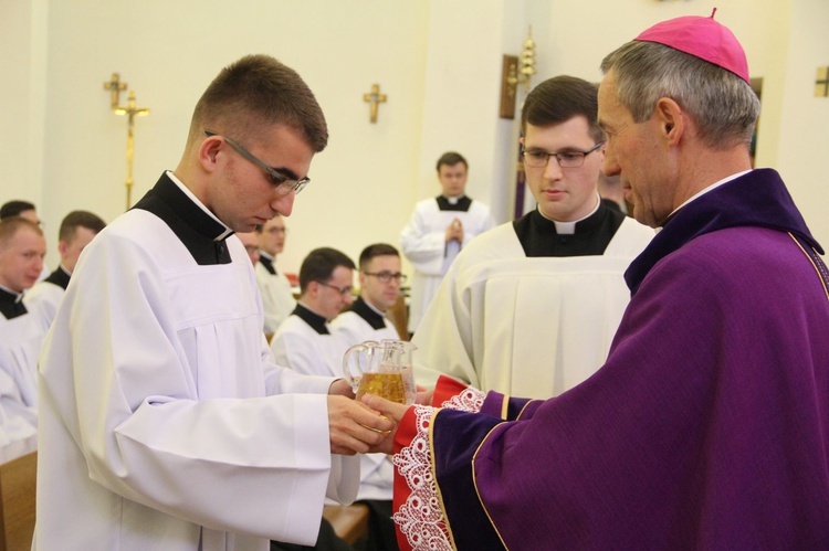 Tarnowskie seminarium. Przyjęcie do posługi lektoratu i akolitatu