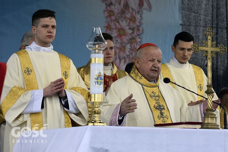 Msza papieska na wałbrzyskim stadionie