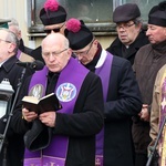 Apel pamięci ofiar katastrofy smoleńskiej na lotnisku Kętrzyn-Wilamowo