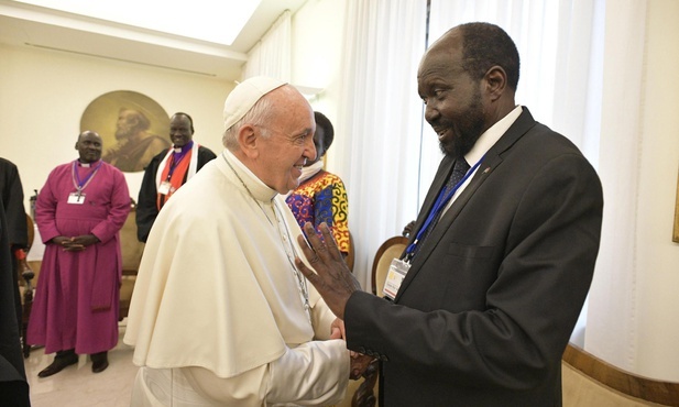 Papież ucałował stopy przywódców Sudanu Południowego 