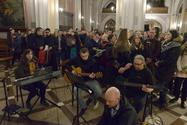 Droga Krzyżowa młodych w Radomiu