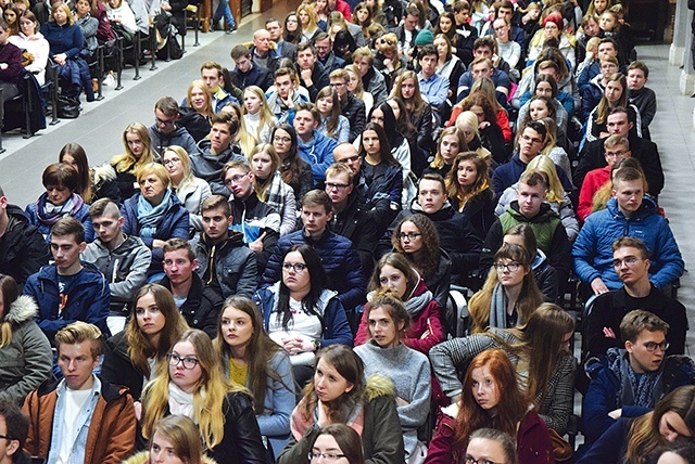 ◄	Na Jasną Górę przybyło ok. dwóch tysięcy licealistów z diecezji łowickiej.