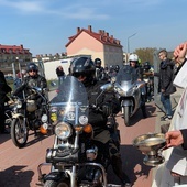 Po Mszy św. ks. Świstak poświęcił motocykle.