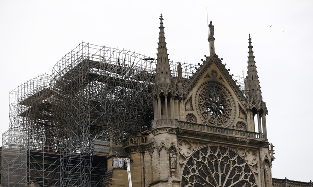 Co wywołało pożar Notre Dame?