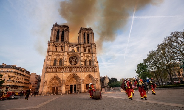Prokuratura: Pożar Notre Dame prawdopodobnie wzniecony przypadkiem