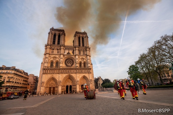Prokuratura: Pożar Notre Dame prawdopodobnie wzniecony przypadkiem