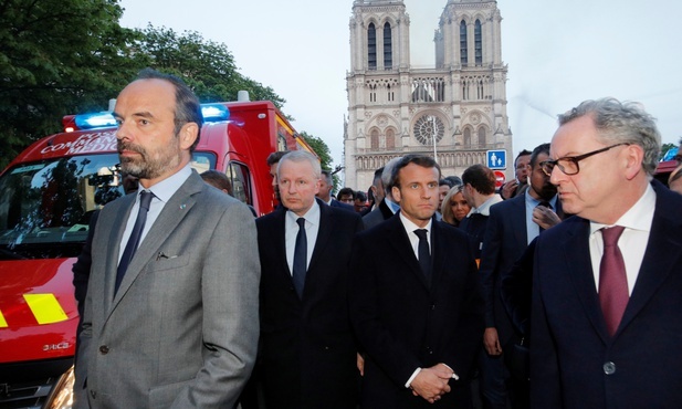 Po pożarze w Notre Dame przerwa we francuskim życiu politycznym