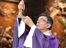 Arcybiskup Paryża przypuszcza, że miał koronawirusa