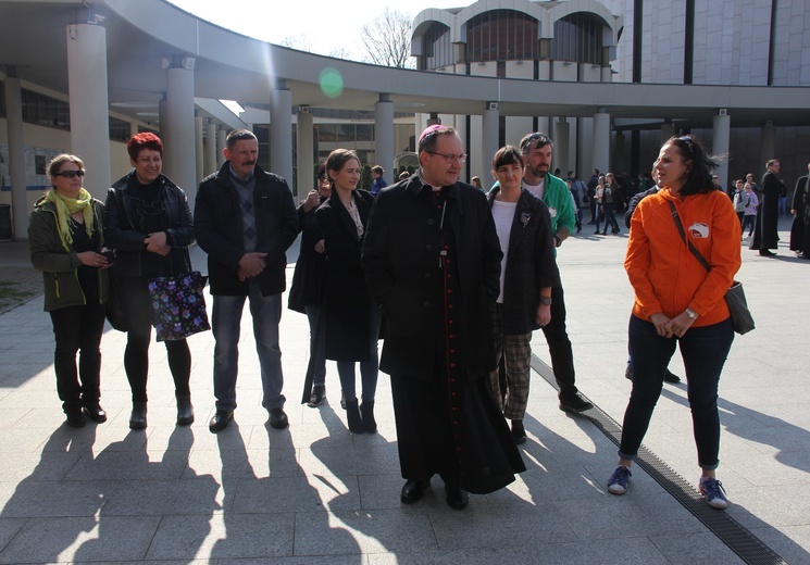 Błogosławieństwo niepełnosprawnych przed pielgrzymką do Lourdes