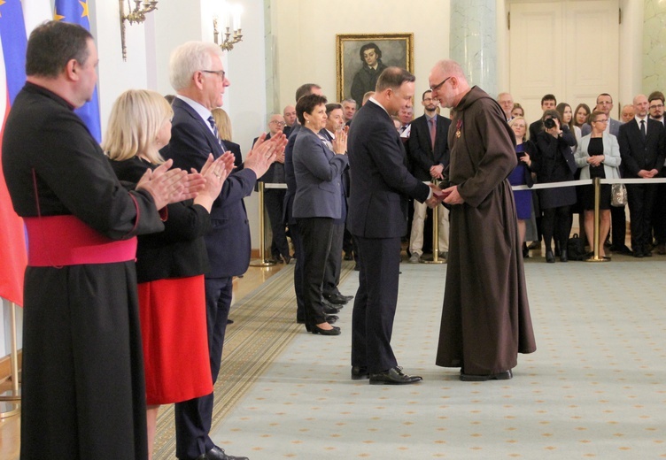 Państwowe odznaczenia dla pomagających za granicą