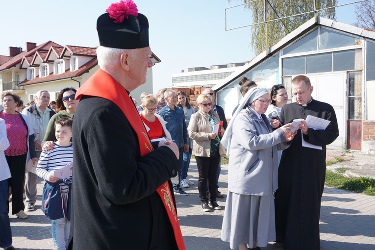 Wielki Piątek - Droga Krzyżowa w parafii Miłosierdzia Bożego