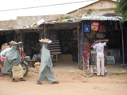 Rynek w Maradi, mieście w południowej części Nigru.