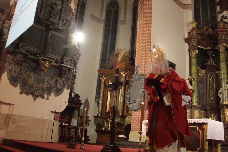 Legnica. Liturgia Wielkiego Piątku