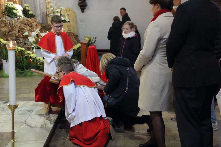 Liturgia Wielkiego Piątku z udziałem metropolity gdańskiego