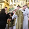 Podczas Wigilii Paschalnej na Wawelu 10 katechumenów przyjęło chrzest św. i bierzmowanie